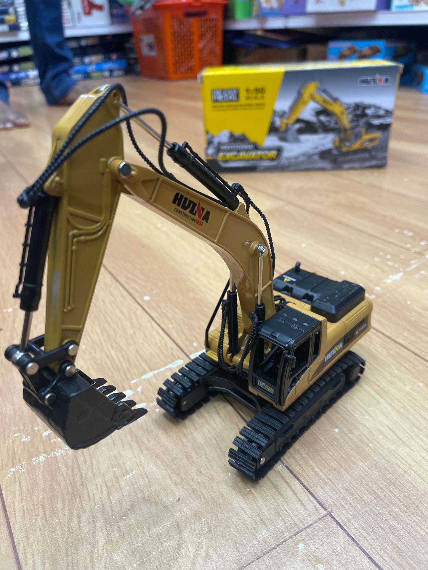 Huina Die-Cast Excavator – Heavy-Duty Construction Toy Vehicle (1:50 Scale)