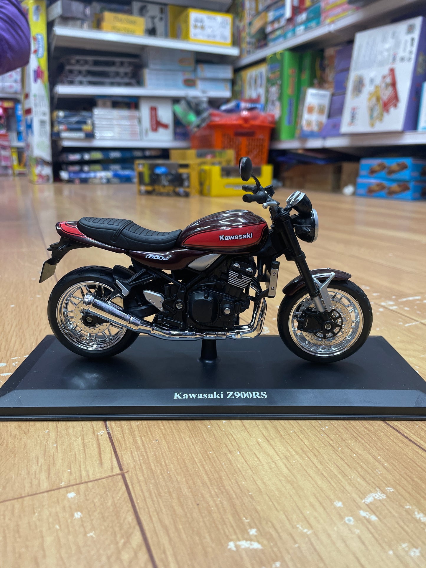 Kawasaki Z900RS Die-Cast Bike – 1:18 Scale Premium Metal Motorcycle Model
