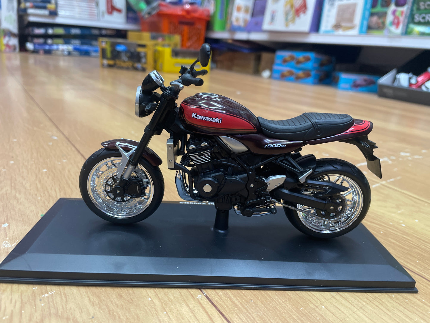 Kawasaki Z900RS Die-Cast Bike – 1:18 Scale Premium Metal Motorcycle Model