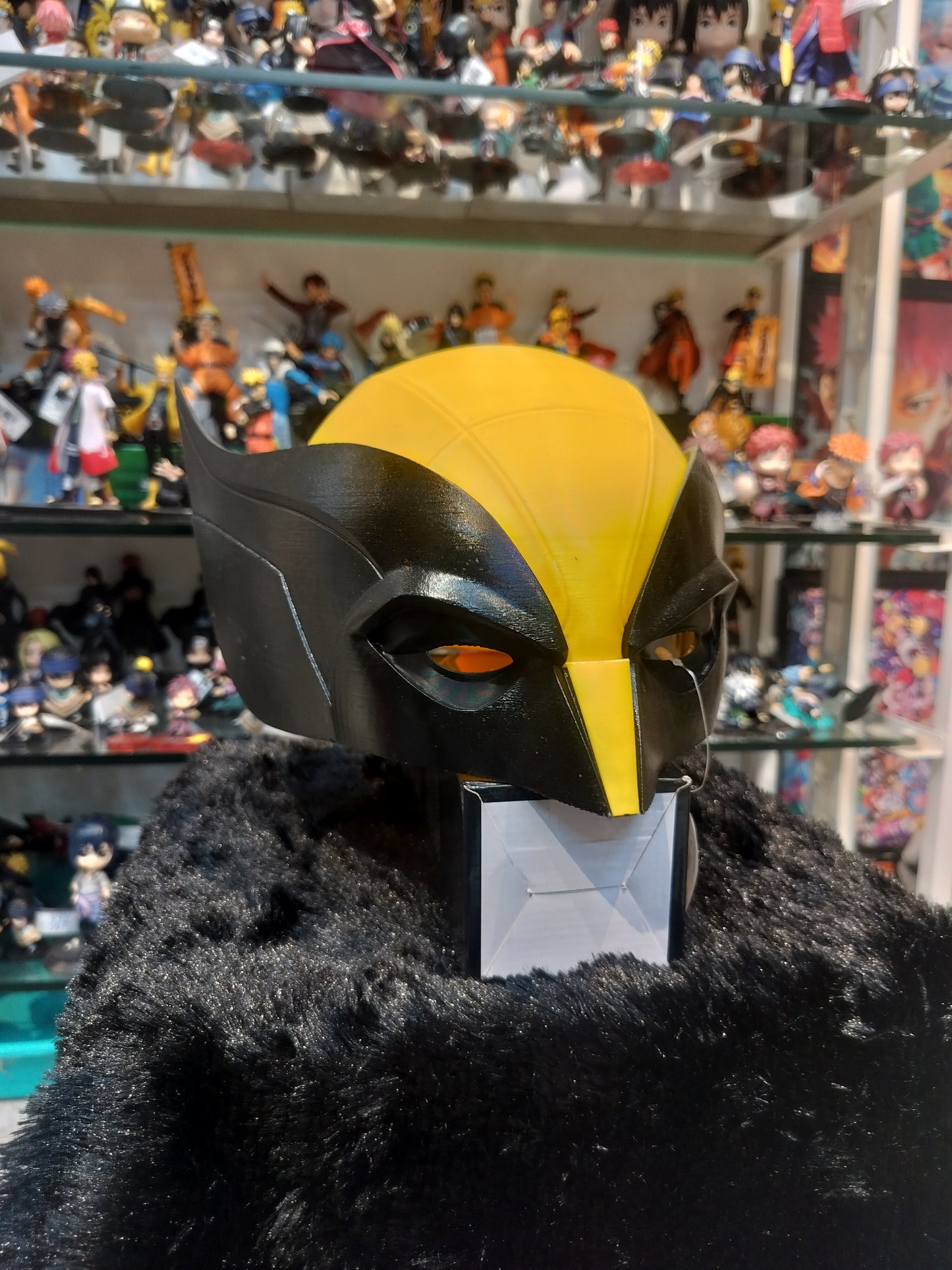 Wolverine Cosplay Helmet – Classic Yellow & Black X-Men Style Mask