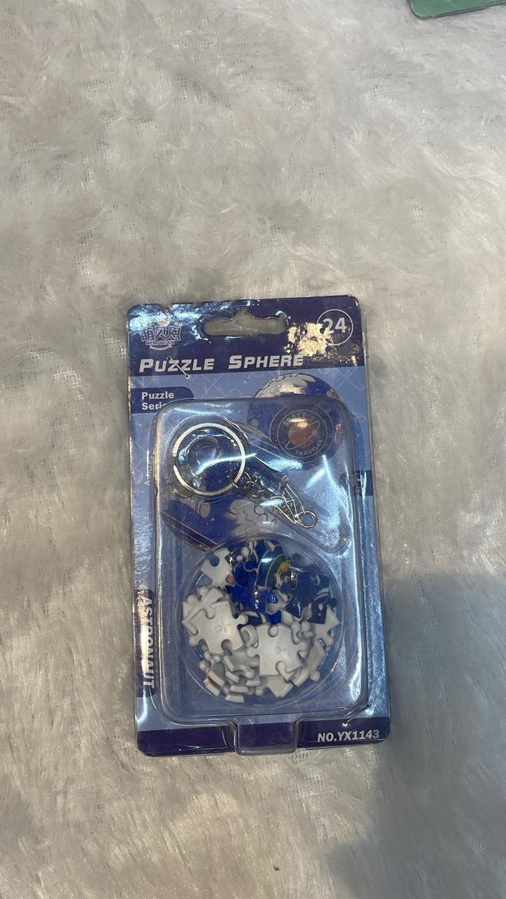 Puzzle Sphere Keychain - 24-Piece Mini 3D Puzzle with Sports Theme