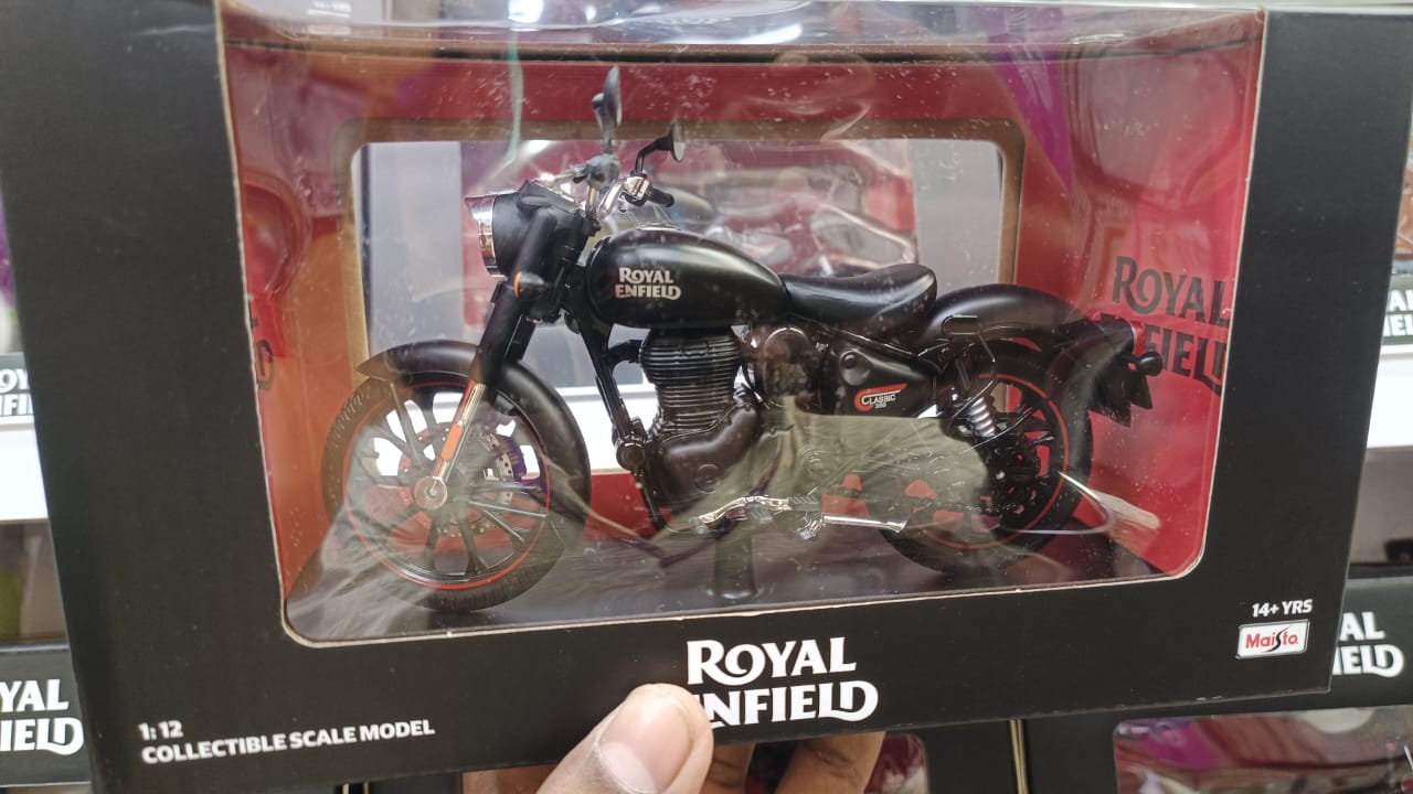 Royal Enfield Classic 350 Scale Model – Premium Die-Cast Motorcycle Collectible (1:12 Scale)