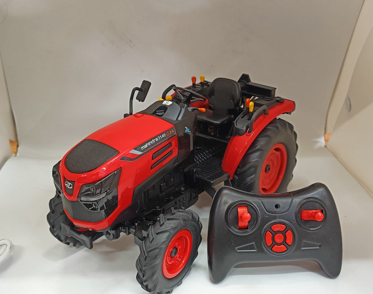 Mahindra 9140 4WD Tractor Die-Cast Model – Premium Collectible Toy (1:32 Scale) RC tractor