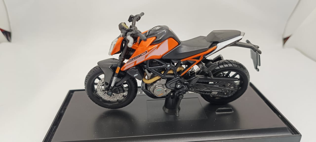 Bburago KTM 250 Duke Diecast Motorcycle Model