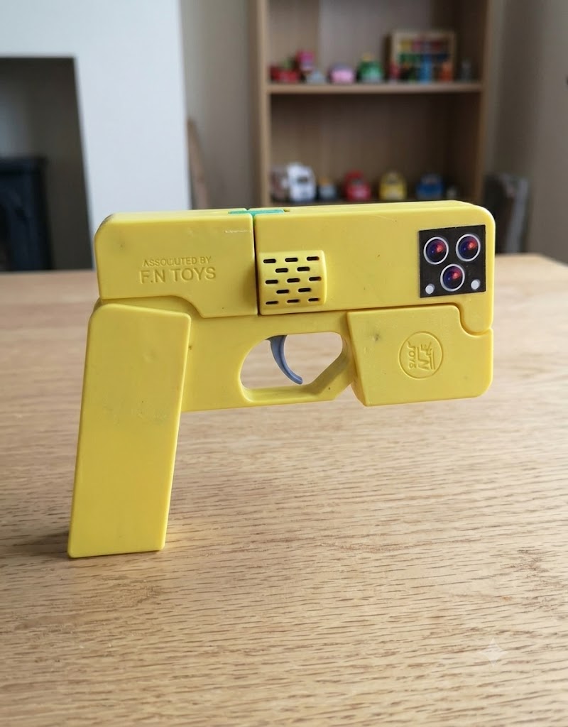 F.N TOYS 2-in-1 Foldable Pocket Blaster – Looks Like a Smartphone, Transforms into a Mini Blaster