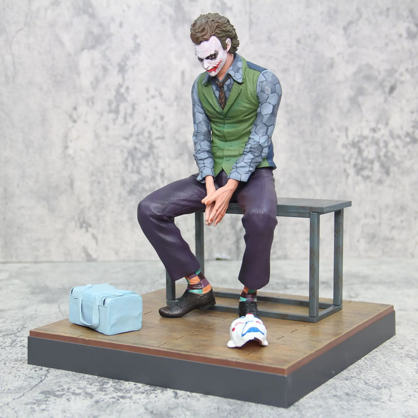 Joker Gotham Edition - 27cm Collectible Action Figure for Desk Decor