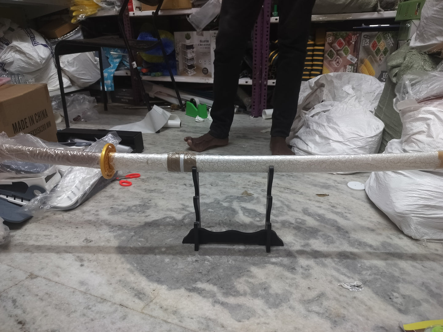 White Dragon Katana Sword – Cracked Ice Pattern with Golden Guard with light