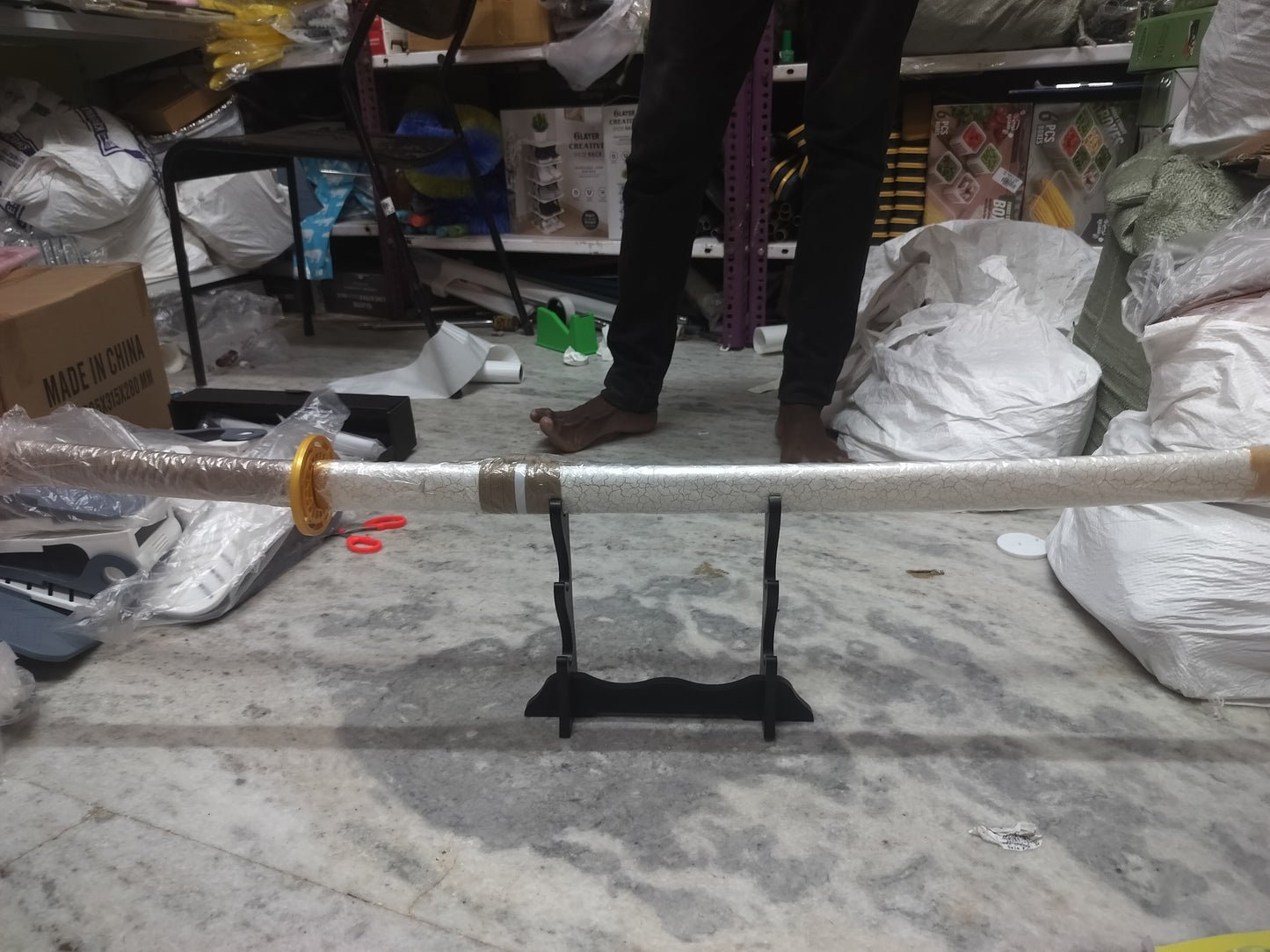 White Dragon Katana Sword – Cracked Ice Pattern with Golden Guard with light