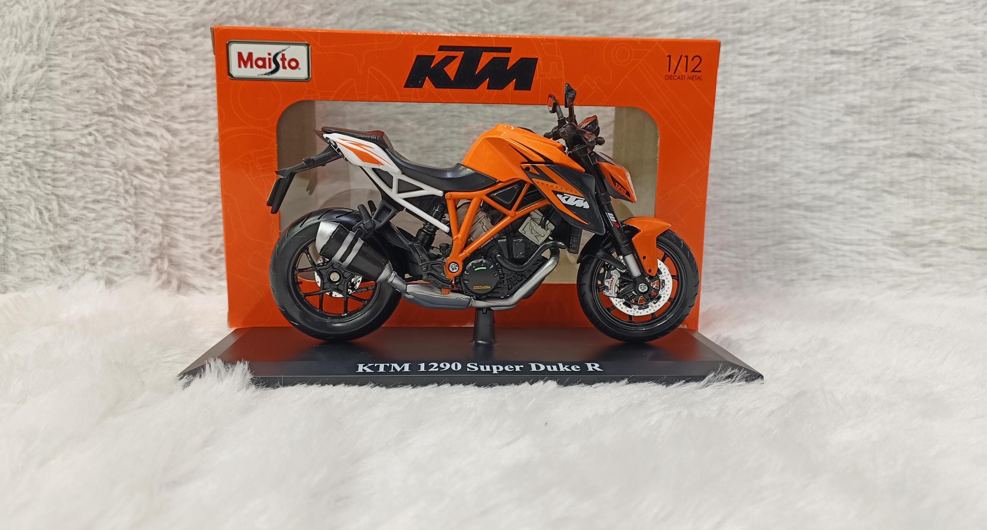 KTM 1290 Super Duke R 1:12 Scale Diecast Model – A Beast in Miniature Form!