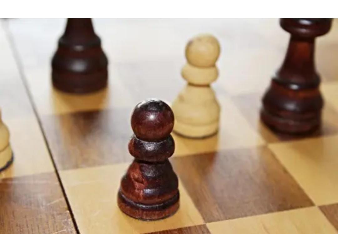 Classic Wooden Chess Set with Foldable Board